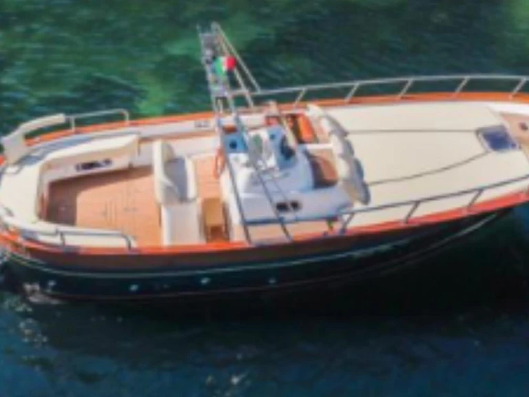 Bareboat Rental Motorboat Fratelli Aprea with a boat licence