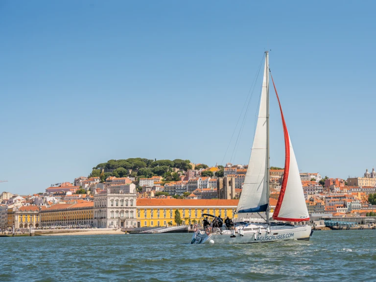 Jeanneau Sun Odyssey 42.1 in Lisbon on SamBoat