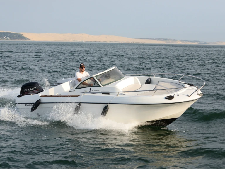 Motorboat rental with or without captain Bénéteau Sète