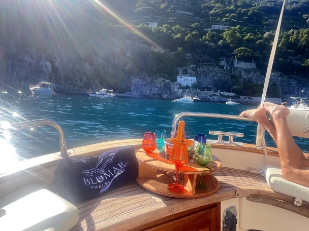Motorboat for rent Porto di Salerno at the best price