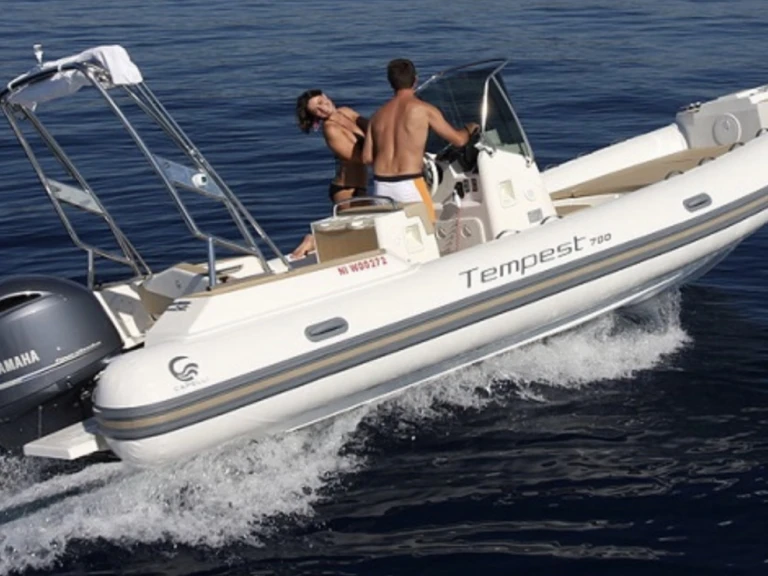 Capelli Capelli 700 in Six-Fours-les-Plages on SamBoat