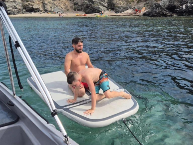 Boat rental Fun Yak SECU 15 in Six-Fours-les-Plages on Samboat