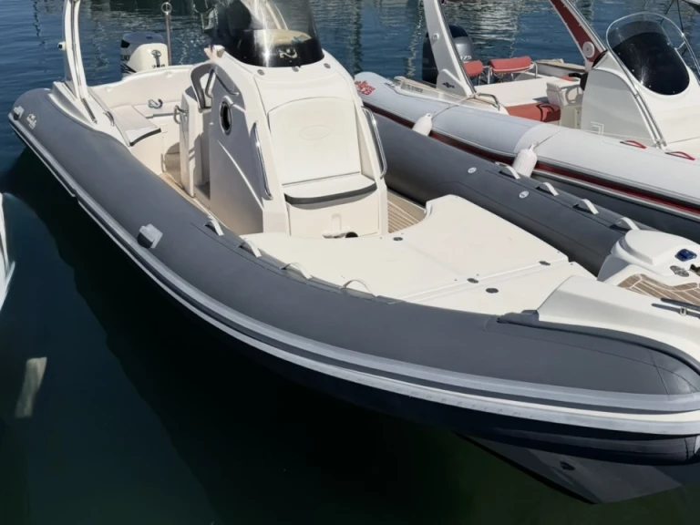 Motorboat rental with or without captain Nuova Jolly France