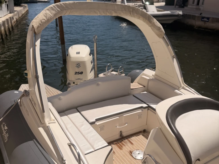 Motorboat for rent France at the best price