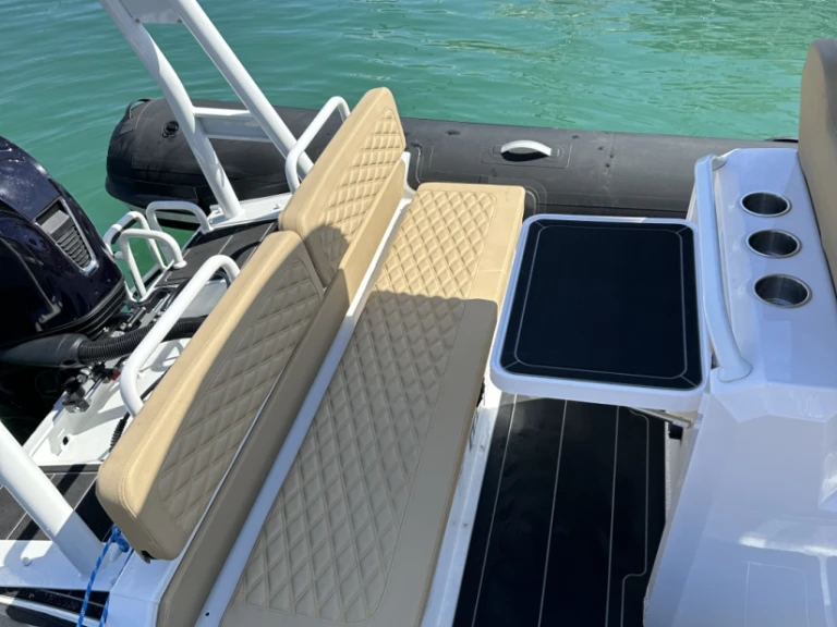 Highfield Highfield Sport 700 in Sitges on SamBoat