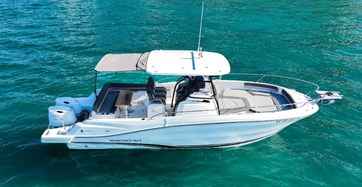 Boat rental Jeanneau Cap Camarat 9.0 CC in Sitges on Samboat