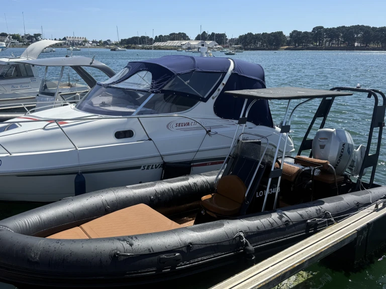 Zeppelin Zeppelin Command 22 VPRO charter bareboat or captained in  Lorient