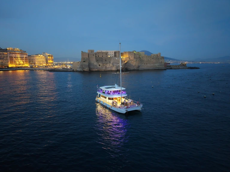 Catamaran rental in Naples - Ozgur ozdemir one off