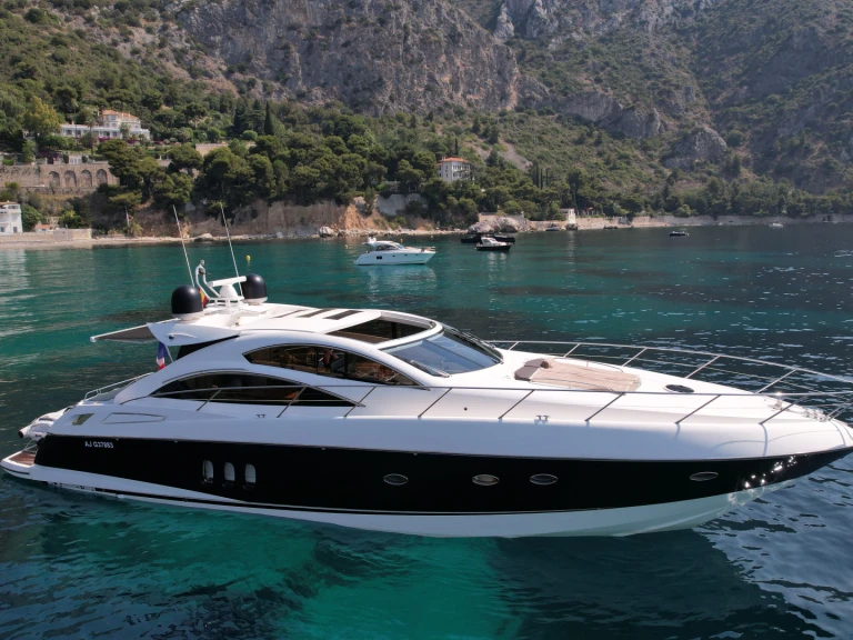 Motorboat rental in Beaulieu-sur-Mer - Sunseeker Predator 62