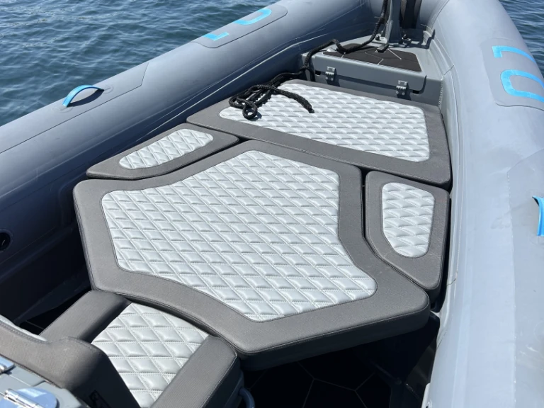 RIB for rent Six-Fours-les-Plages at the best price