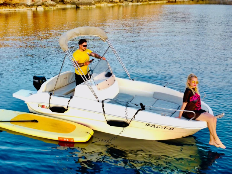 Bareboat Rental Motorboat Remus with a boat licence