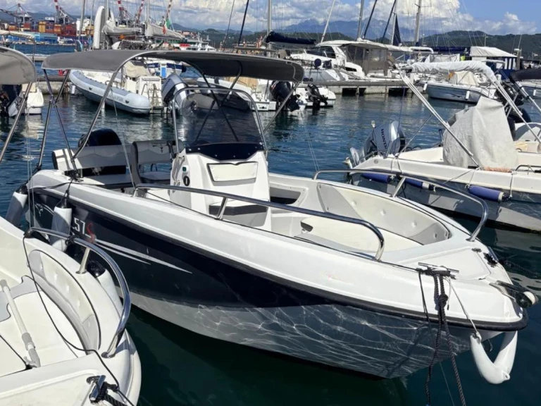 Motorboat rental with or without captain Trimarchi La Spezia