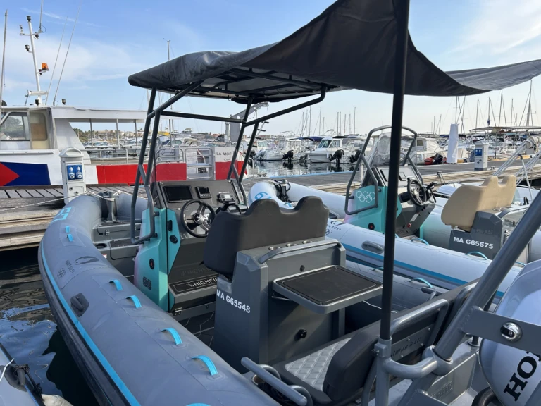 RIB for rent Six-Fours-les-Plages at the best price