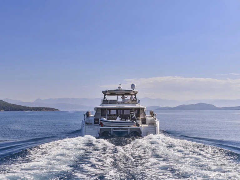 Fountaine Pajot Fountaine Pajot Power Alegria 67 (5 cab) in Gouvia on SamBoat