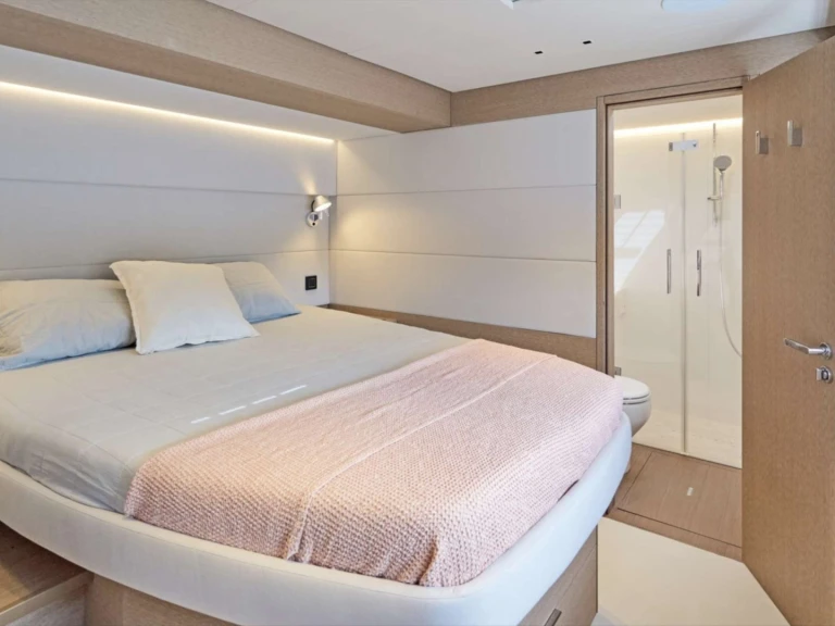 Catamaran rental in Alimos - Lagoon Lagoon Sixty 5