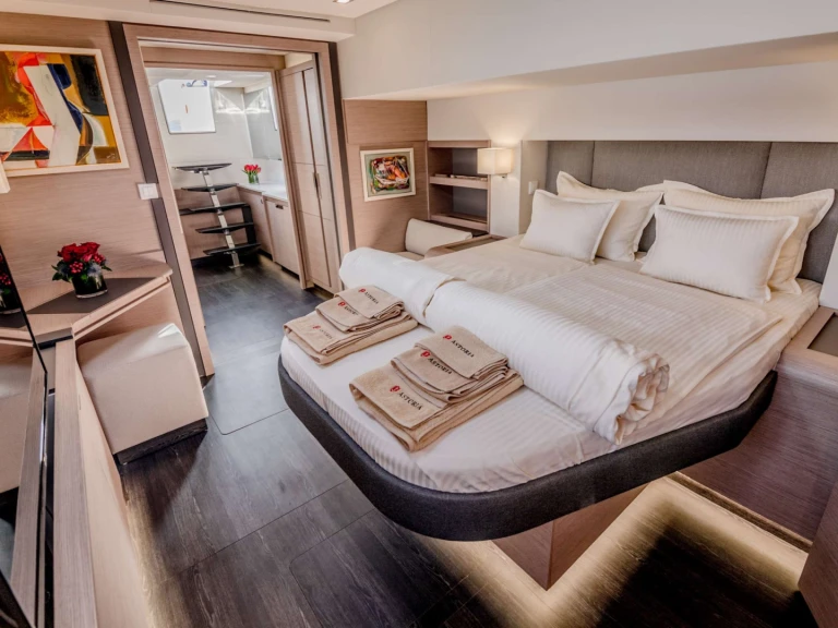 Fountaine Pajot Fountaine Pajot Samana 59 (5 cab) in Piraeus on SamBoat