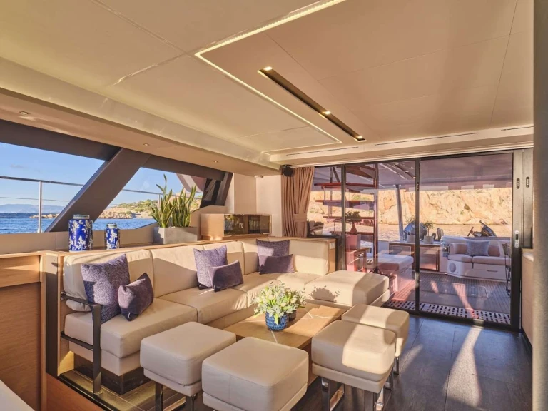 Luxury Yacht for rent Néa Péramos at the best price