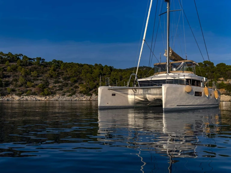 Catamaran rental in Tourlos - Lagoon Lagoon 52 F