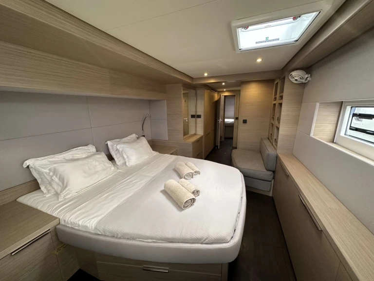 Catamaran for rent Néa Péramos at the best price
