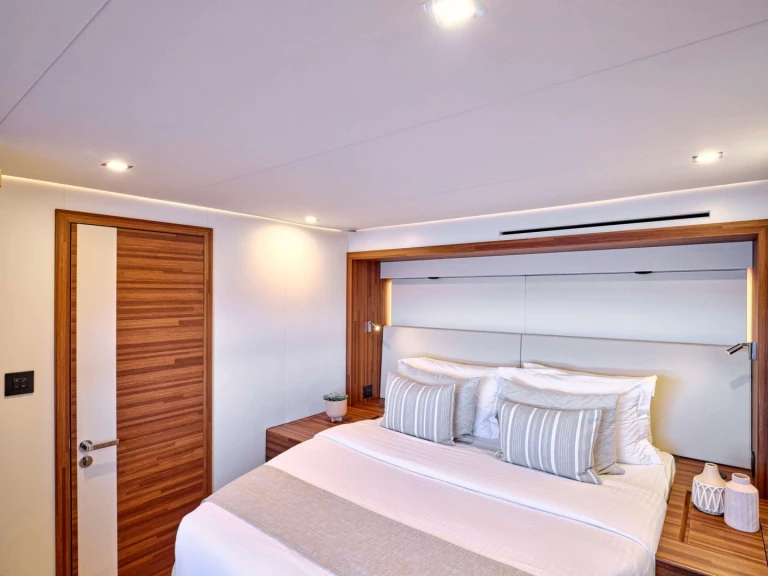Rent a Fountaine Pajot Fountaine Pajot Thira 80 Marsh Harbour