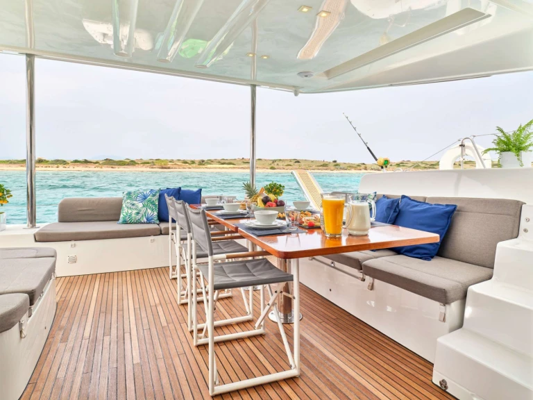 Boat rental Lagoon Lagoon 50 in Alimos on Samboat