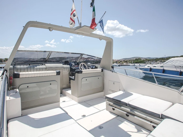 Motorboat rental with or without captain Riva Porto Pozzo