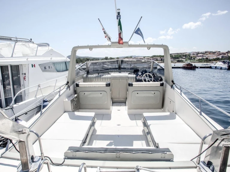 Motorboat rental in Porto Pozzo - Riva Bravo 38 special