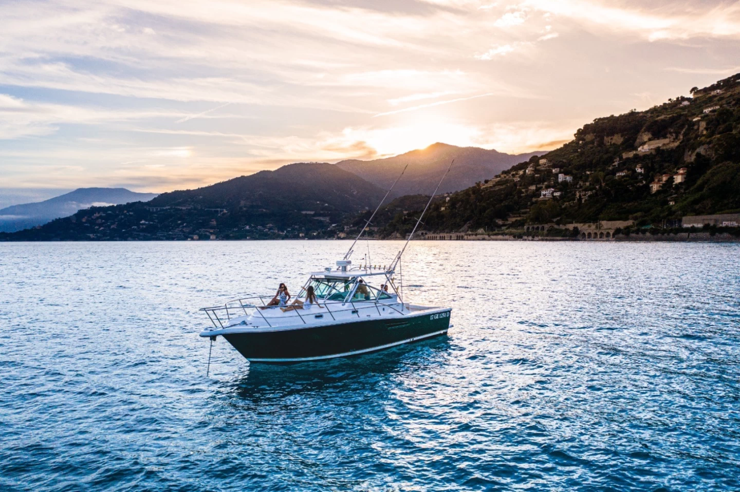 Pursuit 3400 in Marseille on SamBoat