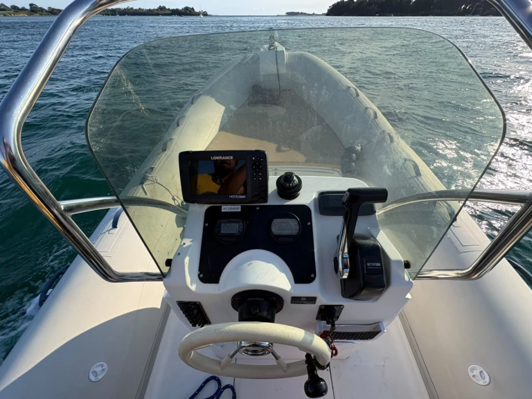 RIB rental in Larmor-Baden - Capelli Capelli 626 Luxe