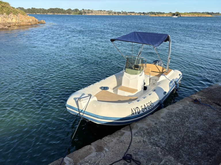 Bareboat Rental RIB Capelli with a boat licence