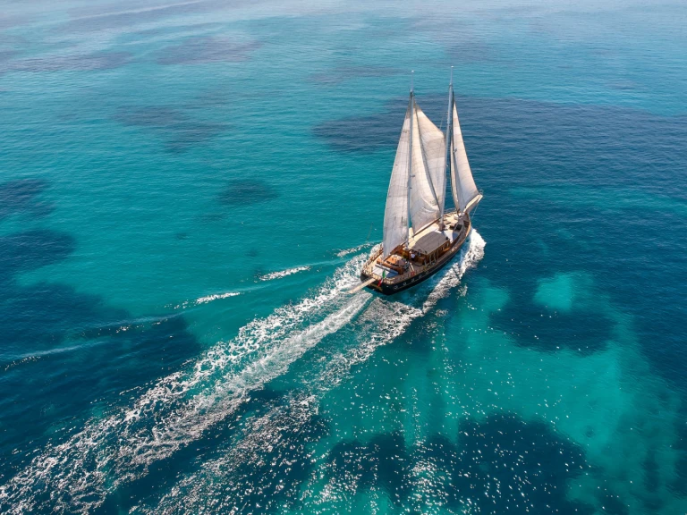 Sailboat for rent Alimos at the best price