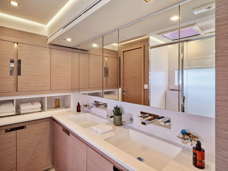 Catamaran rental in El Gouna - Fountaine Pajot Fountaine Pajot Alegria 67 (4 cab)