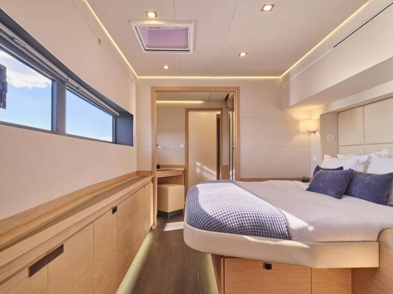 Luxury Yacht rental in Néa Péramos - Fountaine Pajot Fountaine Pajot Power Alegria 67 (5 cab)