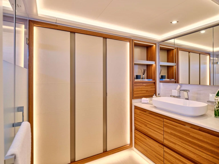 Rent a Fountaine Pajot Fountaine Pajot Power 80 (6 cab) Alimos