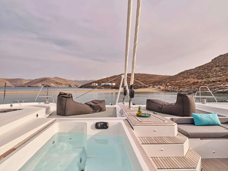 Catamaran rental in Néa Péramos - Fountaine Pajot Fountaine Pajot Alegria 67 (5 cab)