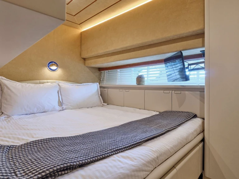 Ferretti Ferretti 80 in Lávrio on SamBoat
