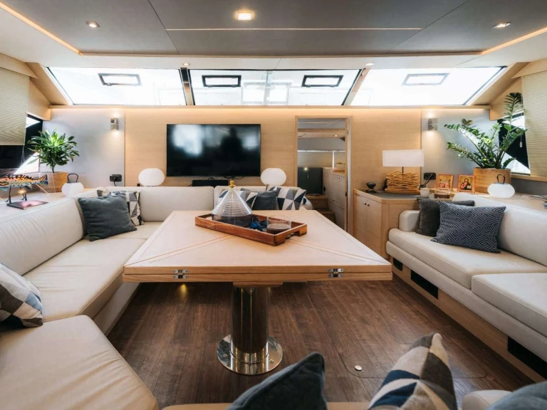 Bareboat Rental Motorboat Aquila with a boat licence