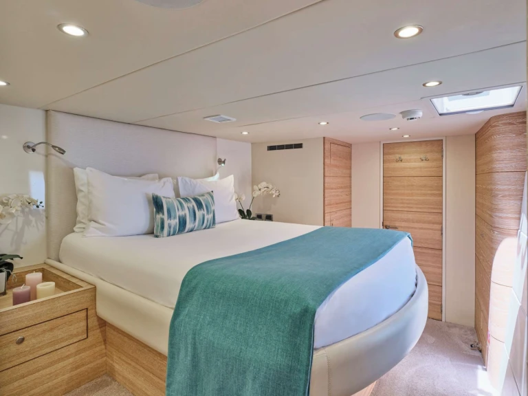 Luxury Yacht for rent Piraeus at the best price