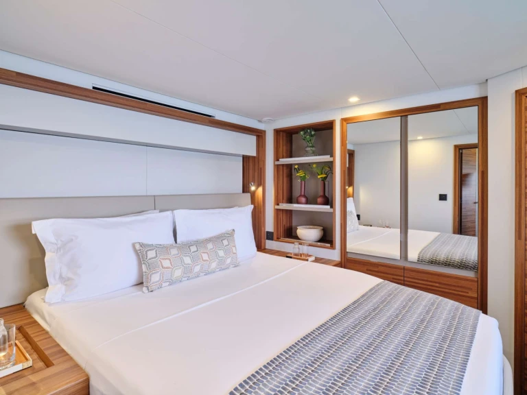 Rent a Fountaine Pajot Fountaine Pajot Thira 80 Néa Péramos
