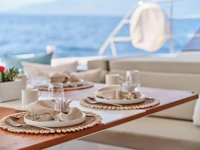 Yacht charter Palaio Faliro cheap Fountaine Pajot Power Alegria 67 (4 cab)