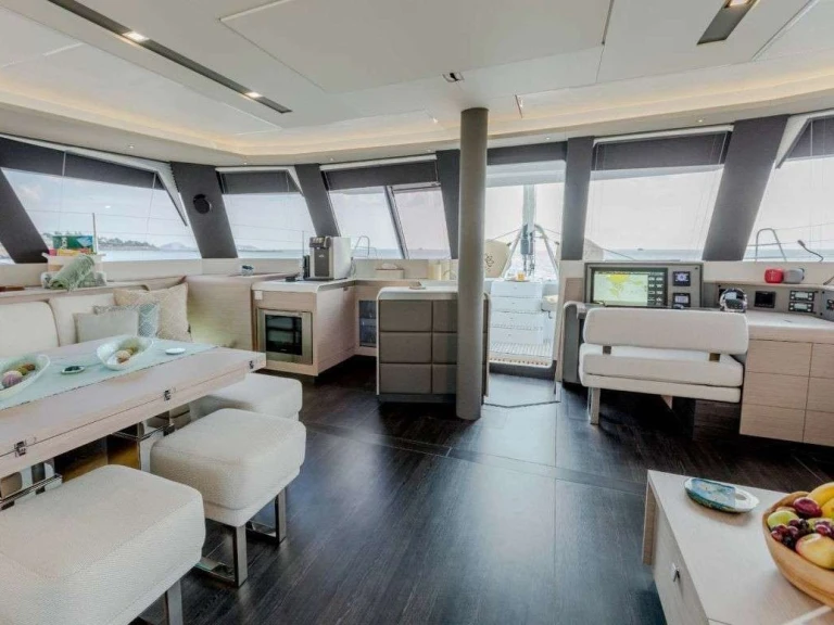 Fountaine Pajot Fountaine Pajot Samana 59 (5 cab) in Alimos on SamBoat