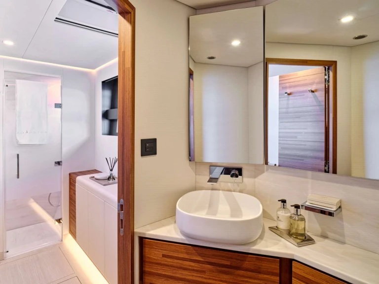 Catamaran rental in Marsh Harbour - Fountaine Pajot Fountaine Pajot Thira 80