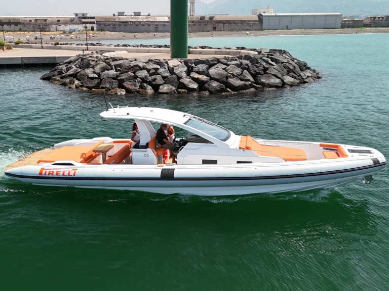 Motorboat rental with or without captain Pirelli Castellammare di Stabia