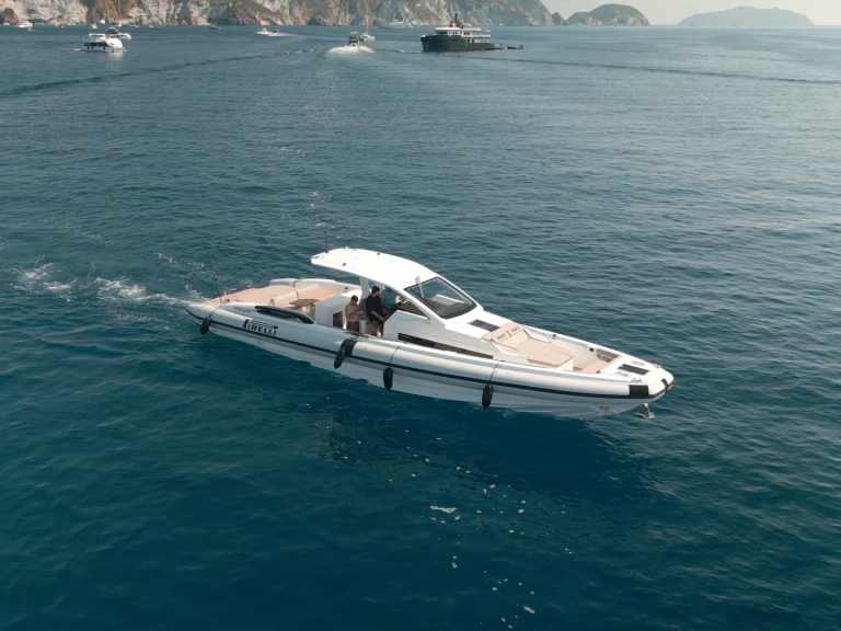 Pirelli Pirelli 50 EFB in Castellammare di Stabia on SamBoat