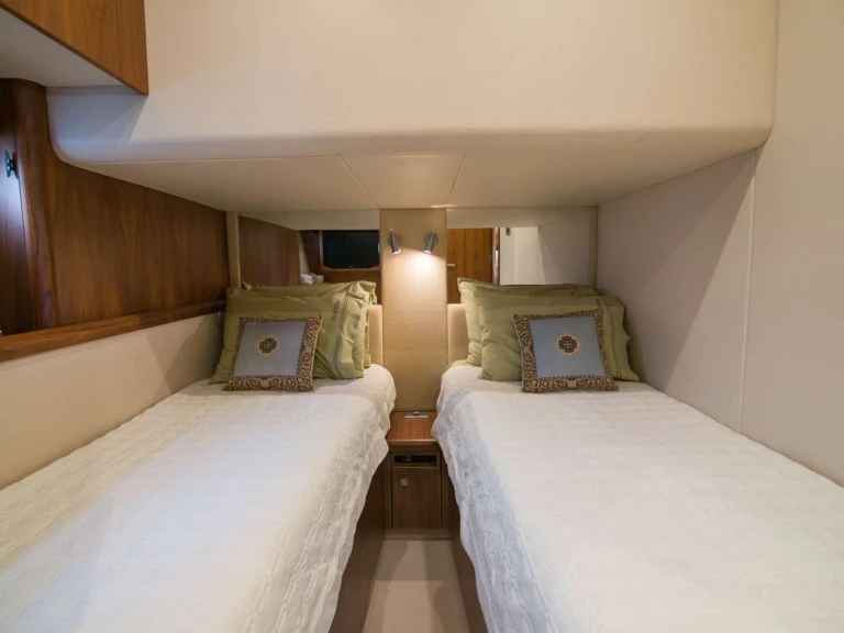 Boat rental Sunseeker ELENTARI in Greece on Samboat