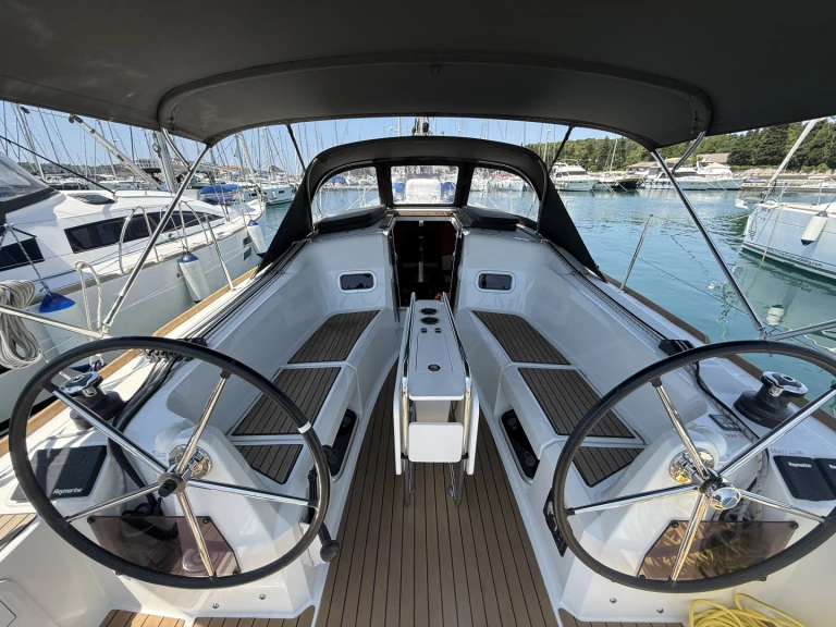 Sailboat rental in Pula - Jeanneau Sun Odyssey 349
