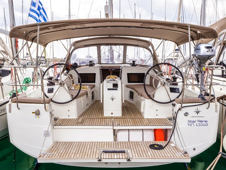 Sailboat rental in Lávrio - Jeanneau Sun Odyssey 410
