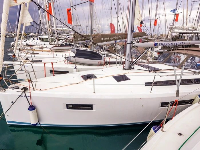 Boat rental Jeanneau Sun Odyssey 410 in Lávrio on Samboat