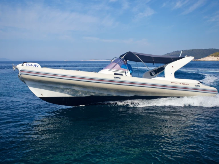 Boat rental Flyer Flyer 828 in Hvar on Samboat