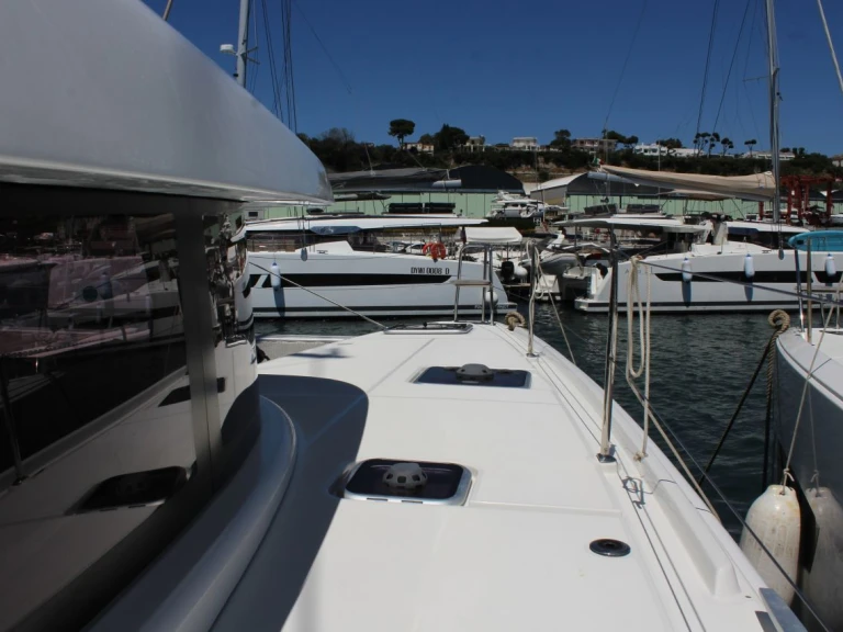 Lagoon Lagoon 42 in Pozzuoli on SamBoat